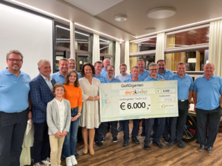 GolfGiganten übergaben Spendenscheck bei ihrem 15. Charitygolfturnier